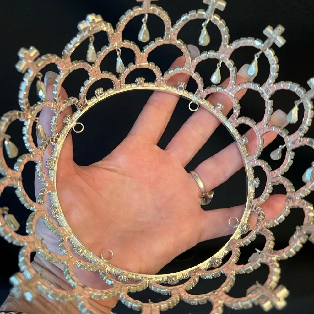 Exquisite Vintage Silver Crown with Luminescent Teardrop Crystal Embellishments